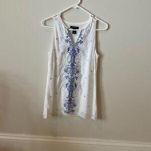 White House Black Market White and Blue Embroidered Blouse